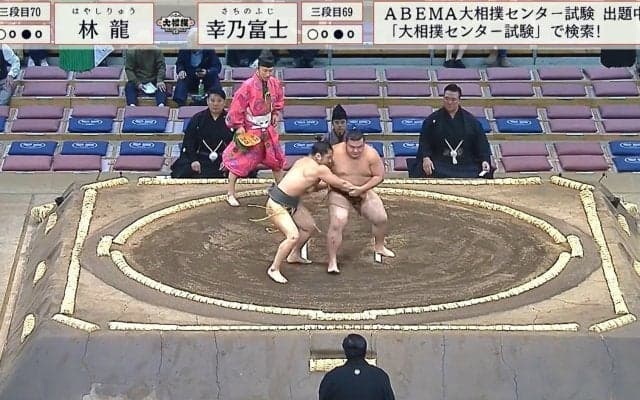突如、浮かび上がった“ムキムキ”の筋肉美…18歳の小兵力士、45キロ差力士を振り回して翻弄「マジかw」驚きの声