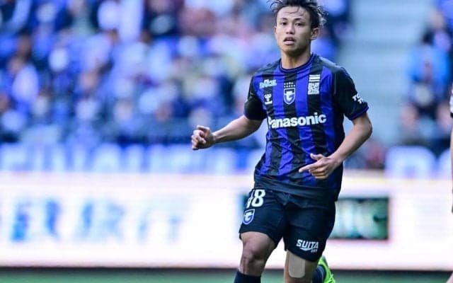 「すごすぎやろがい！」元年代別サッカー日本代表MFがオーストラリアで強烈FKを披露！「この距離決めれるのかよ」「この軌道でこのスピード……」などの声