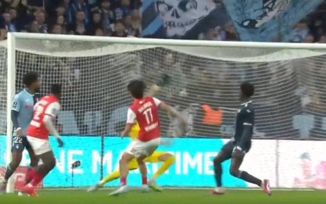 追いついてみろよ！ 中村敬斗、約30メートル爆走「速すぎw」 驚速ドリブル→ダブルシザースで相手DF陣を切り裂く瞬間「エグいな」