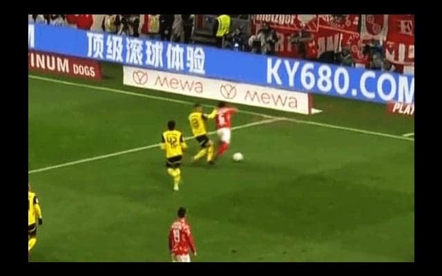 「狂ったほど上手いぞ！」佐野海舟の“華麗すぎるドリブル”が話題沸騰「バケモンだ」「ボールタッチが細かい」ドルトムントを手玉に取った瞬間