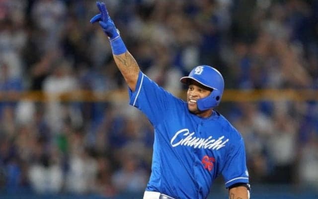 今オフ補強戦線の行方　DeNA佐野も残留決定　元中日ビシエドの市場価値がますます「高まる理由」