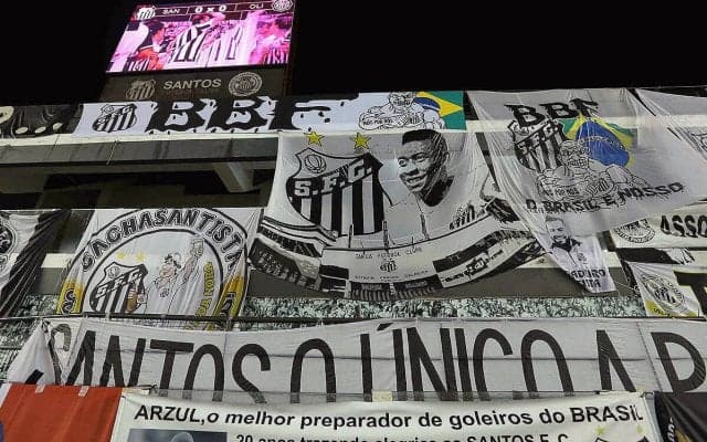 ブラジル屈指の名門サントスが1年で1部復帰！　長崎の前指揮官カリーレの下で2節残して自動昇格確定