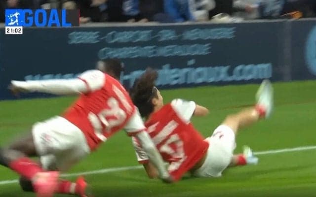 何やってんだよ…！ 中村敬斗のゴールで様子がおかしくなる「どうした？w」 “ランス兄弟好き”の同僚にファン大爆笑「いい奴すぎ」