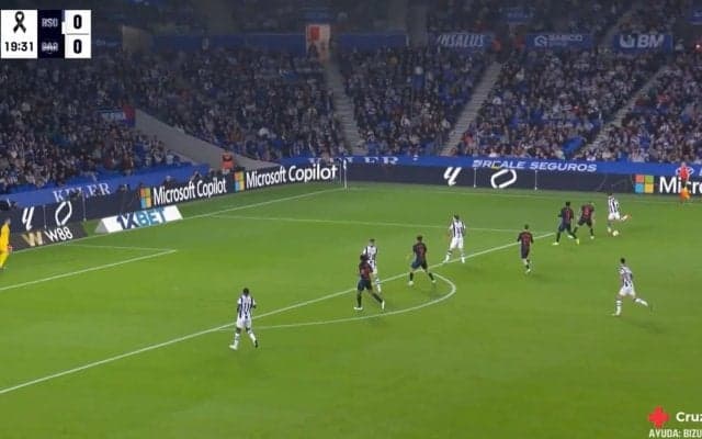 久保建英の圧巻“縦突破”が話題沸騰「バルサのライン下がる下がる」鋭すぎる仕掛けと逆足クロスで守備陣を翻弄した瞬間