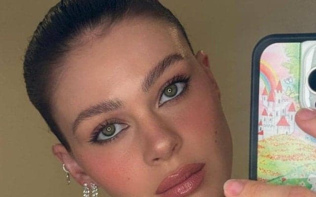 ベッカム家の美しい新妻、マイケル・ジャクソン『スリラー』音楽プロデューサー追悼｢夫との3ショット｣公開｢彼は永遠にあなたの愛と共に｣