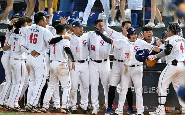 韓国、2回で6失点の大炎上　満塁弾→2ラン…満員の台湾ファンが大盛り上がり