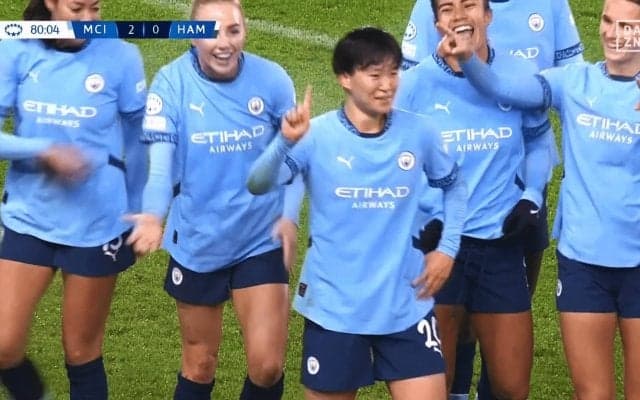 長谷川唯らに「頭ポンポン」→セレブレーションに「イエーイ！」なでしこジャパンの至宝が新天地マンＣ女子で早くも愛されている象徴シーン