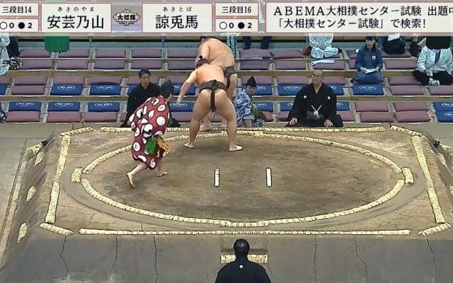 館内騒然！ 行司の表情が…200キロ超の巨漢力士が降ってきた “あわや”の瞬間「あれを被弾したら」ファン驚き