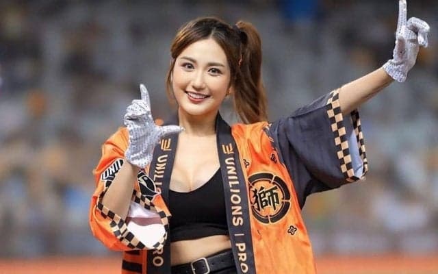 チアに向けられる“厳しい目”　至近距離で凝視…日々向かい合う重圧「怒られるんじゃ…」