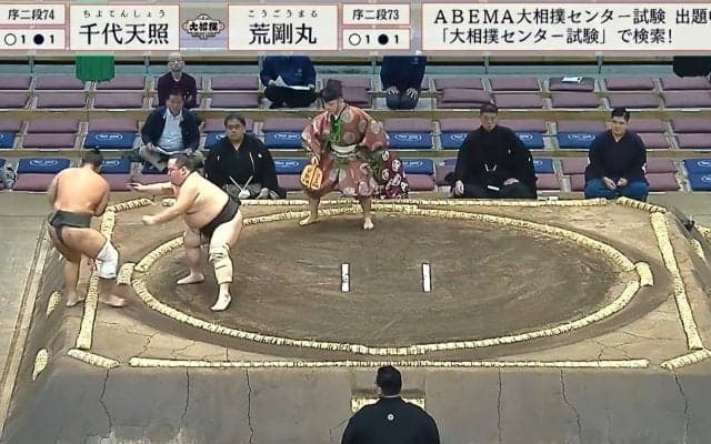 勝った力士が“まさか”の行動 土俵上で感情のままに…思わぬ出来事にファンほっこり「かわいいw」