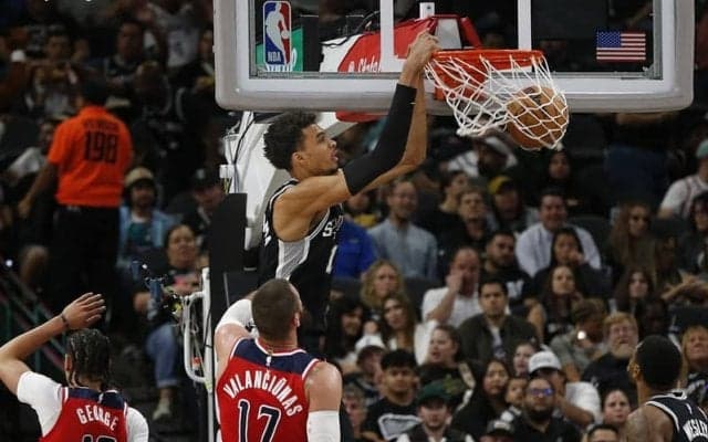 8本の長距離砲を決めたビクター・ウェンバンヤマがNBA史上4番目の若さで50得点を達成