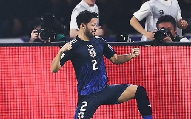 ニアにズドン！ 菅原由勢、迫力ゴラッソに大歓喜「そのぶち抜きはえぐいわ」「豪快すぎるって」「あの角度狙えるなんて」【インドネシア戦】