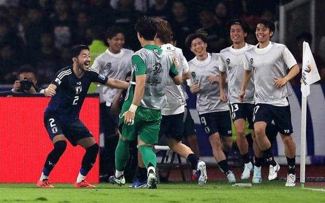 最下位インドネシアに苦戦も要所締めた日本が4発完封！ 菅原由勢の豪快弾に大橋祐紀もデビュー【2026W杯アジア最終予選】