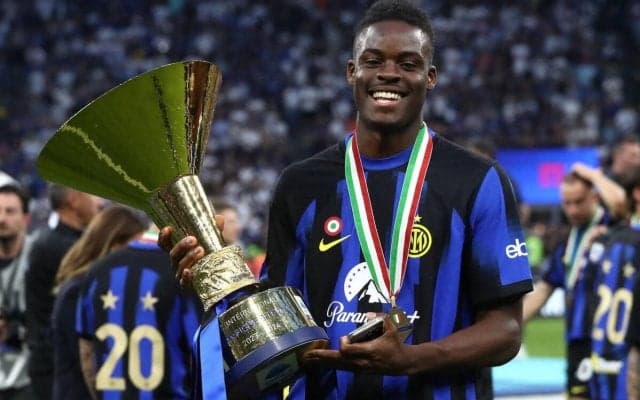 インテル、今季11試合に出場しているDFビセックと2029年までの新契約を締結