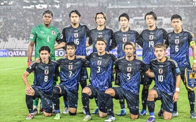 日本代表の期待の20歳・192cmDF高井幸大の「ベンチ外」がトレンド入り……ピッチに立てない中、現地で見せた“一人離れての表情”とは