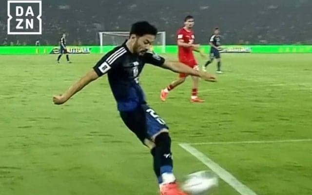 「ウイングに回そうぜ！」菅原由勢のスーパーゴールにサウサンプトン・ファンも興奮！「マンガみたい」「もっと出番を与えるべき」「狂ってる」