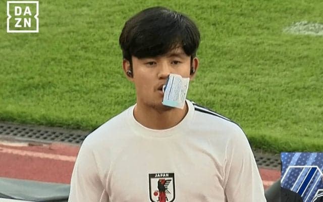 「何してんの笑」久保建英、“シュールすぎる謎の動き”が大反響！ 試合前の珍映像に「おちゃめ」「タケはおもろいことしすぎなんよ」「かわいい」