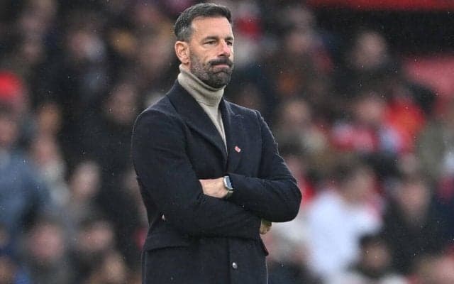 ユナイテッド退団のファン・ニステルローイ氏、坂元達裕所属のコヴェントリー指揮官に立候補？ ランパード氏がライバルに