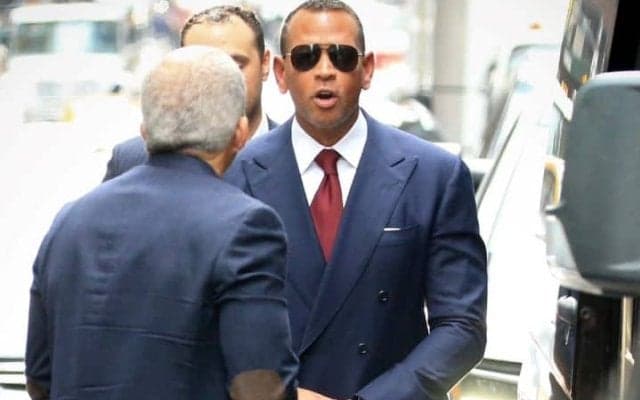 「オオタニの故郷は超楽しい」まさかの東京を街ぶら　突然現れたMLBレジェンドに驚きの反響止まず「銀座が似合いすぎる」