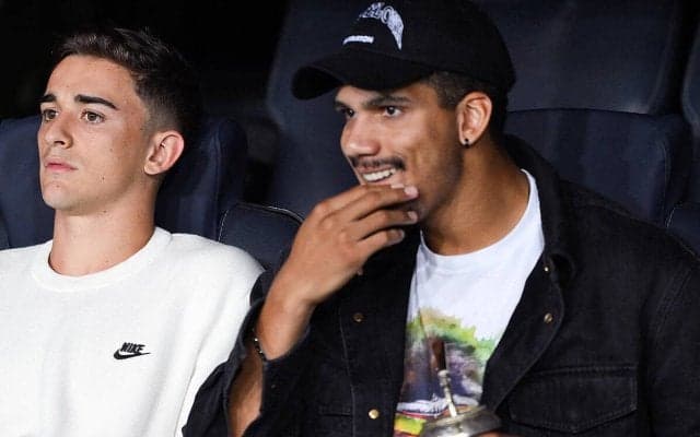 バルセロナに朗報！　長期離脱アラウホの復帰が近づく