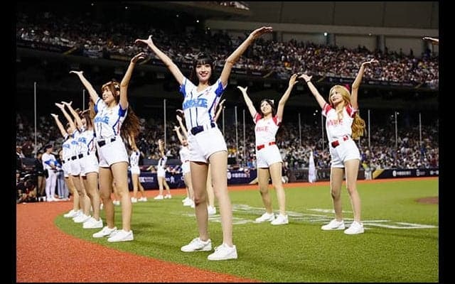 中継で発見…侍J戦の客席にいた“超人気美女”　日本ファンも興奮「とにかくかわいい」