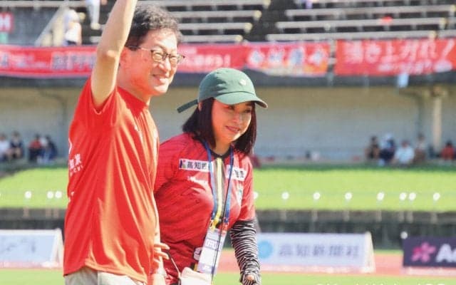 県勢初のJリーグ参入へ最終局面…J3側との入替戦へ進むJFL高知、山本志穂美社長が年始の就任時に選手たちへ立てた誓い「私らはゼッタイに“3万人”やり遂げるから」