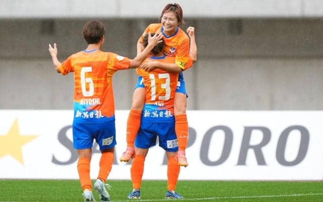 女王浦和が“さいたまダービー”制して上位勢唯一の白星！ 藤﨑智子が2発、7位新潟Lも川澄奈穂美に2点生まれ連勝【SOMPO WEリーグ】