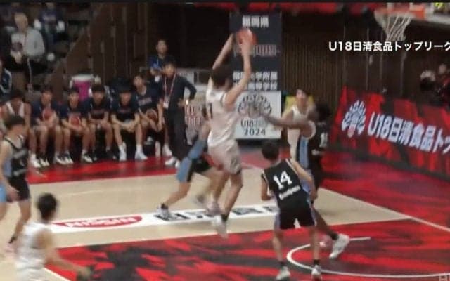 “超高校級の絶品パス”炸裂！ バスケ日本代表最年少・18歳の渡邉伶音、初優勝に導く活躍ぶりにアリーナ騒然