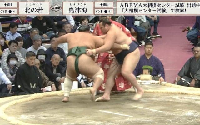「大事故」行司が吹っ飛び力士がびしょ濡れになる珍事発生 ハプニングだらけの一幕に「色々ひどいw」笑顔の観客も