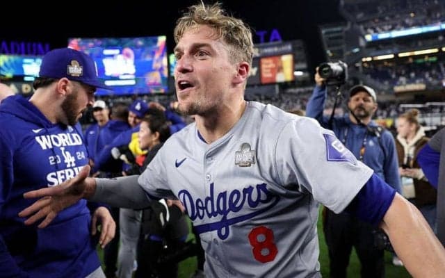 ド軍FA戦士＆モデル妻にファン羨望「美しい家族」　ディズニーでオフ満喫をインスタ報告