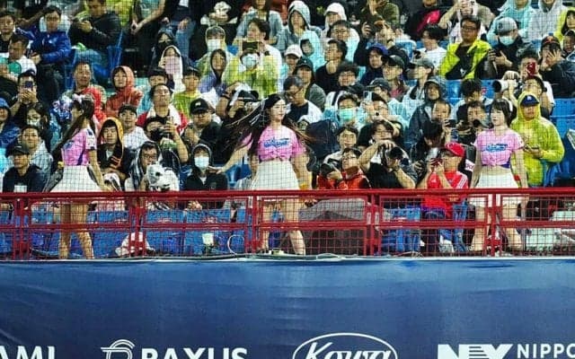 “びしょ濡れ”台湾チアが侍戦で連日パフォ　日本の大人気曲でダンス、きつね耳で観客魅了