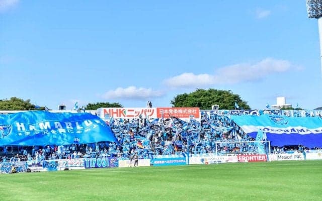 「めっちゃ素敵っす」「緑が新鮮」横浜FCの“勝利の女神”MC三田萌日香のサッカーグラビアが眩しすぎる！「これは見なければ」「露出がすぎるよもにかちゃーん!!」と反響