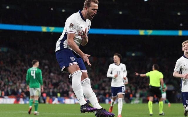 「本当に感銘を受けた」ケインの等身大像が4年の保管を経てお披露目…幼少期在籍クラブの近くに設置