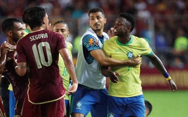 「ハフィーニャに蹴らせる」ブラジル代表指揮官が大一番のPKキッカーを明言　前回失敗で制御失ったヴィニシウスを念頭に