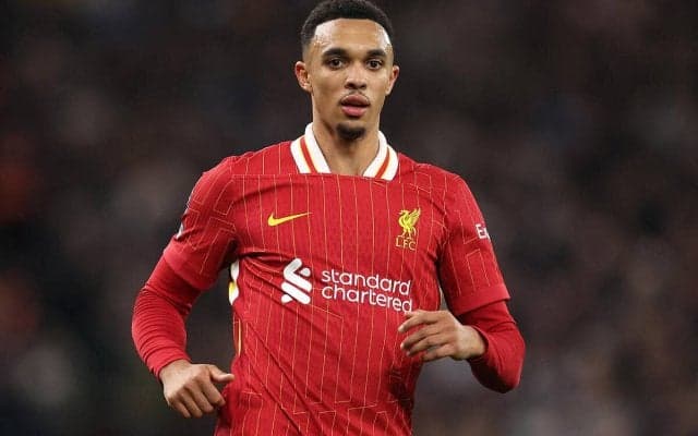 アレクサンダー＝アーノルドがモデル美女と交際中、リバプールとの契約交渉難航も私生活は充実