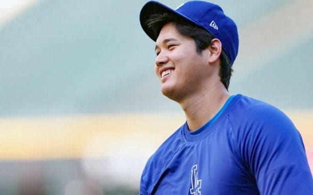 大谷翔平に同僚突撃「結構な勢いで来てる」　“咄嗟の反応”が話題「見事な受け流し」