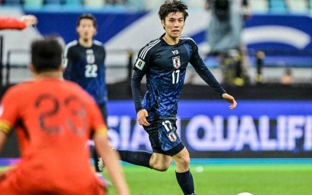 「試合後の白熱した議論イイ」日本代表MF田中碧が試合後に「南野拓実とのホワイトボード議論」見せた！ 先発起用された注目の中国戦後のサッカー探求場面