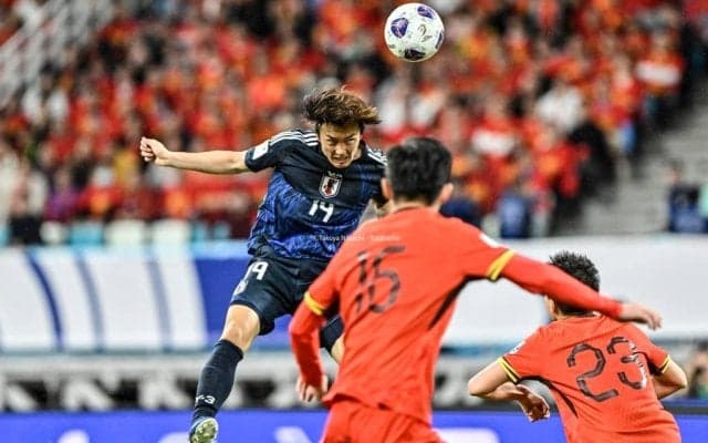 「教科書みたいな綺麗なゴール！」伊東純也の美しいクロスから小川航基が完璧ヘッド弾！「完璧なヘディングゴール！」「その前の純也ヤバすぎ!!」「全てが美しい」の声