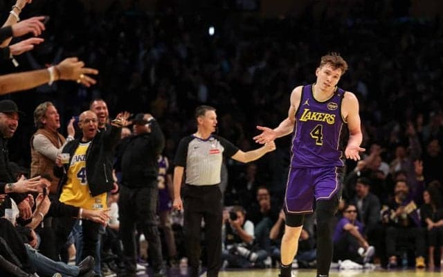 レイカーズ6連勝…新人コネクト大爆発でファン喝采、八村塁は3試合連続で欠場