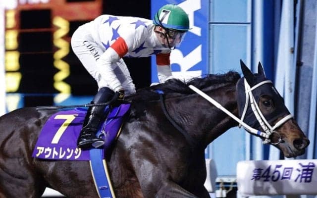 【浦和記念】C.デムーロ「馬が素晴らしい」アウトレンジが交流重賞初制覇