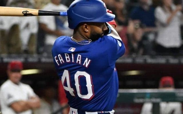 MLB実績ほぼ皆無の26歳外野手と9億超えの大型契約か　米記者が「獲得」を伝えた広島の新助っ人は“先行投資”？