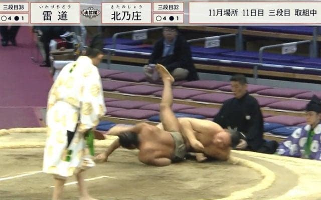 勝った力士が“まさか”の一回転…大相撲で衝撃的な投げ技が炸裂！ 負けた力士はキョトン顔 「もう完全に柔道やん」ファン騒然
