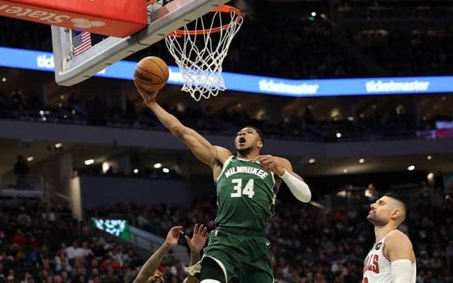 バックスがブルズを撃破…アデトクンボ41得点、直近5戦4勝で5割復帰へ前進