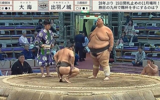 「かかっておいで」と言われても… 体重2倍の“超巨漢”力士、敗れた力士も思わず苦笑 まるで「ぶつかり稽古」の珍光景
