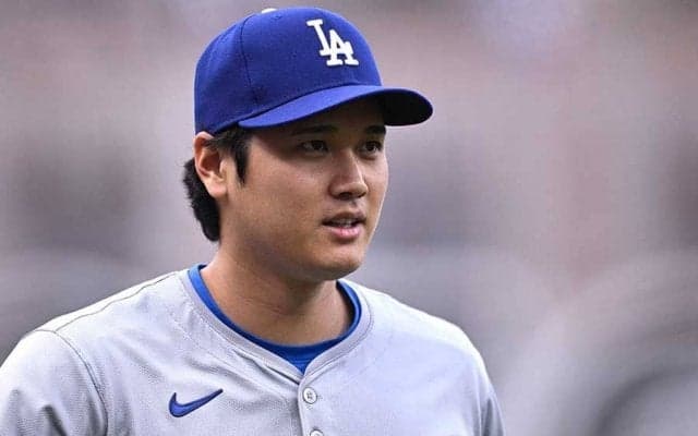 大谷翔平、来季の開幕二刀流に照準「スタートから投げる、打つ」　電話会見で明言