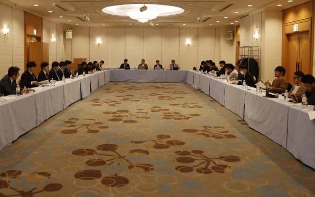 血統のプロを招き種牡馬のトレンド学ぶ 軽種馬生産団体が研修会