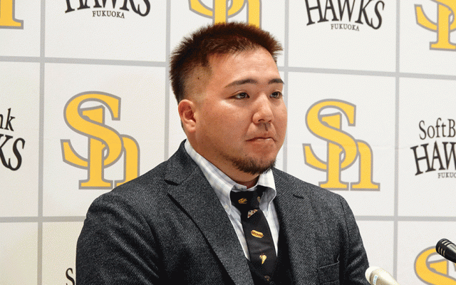 鷹・山川穂高が契約更改、年俸は「上がりました」　2冠で1.5億増…背番号は5に変更