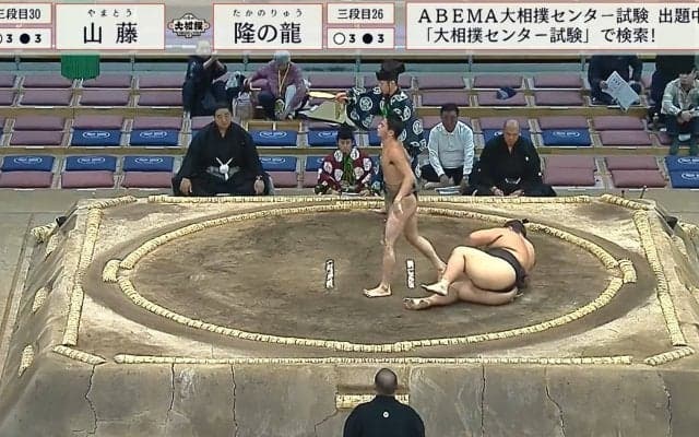 全身バキバキの“細マッチョ”イケメン力士、体重2倍の巨漢を見事ひっくり返す 「凄い粘り」「ウルトラC」衝撃の展開にファン興奮