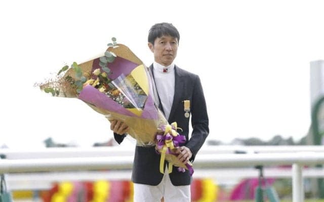 武豊騎手 黄綬褒章受賞記念セレモニー…「競馬界全体でいただいたもの」