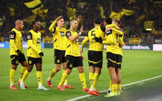 堂安律が先発もドルトムントが2人退場のフライブルクに4発快勝！【ブンデスリーガ】